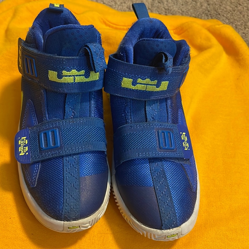 Nike shoes